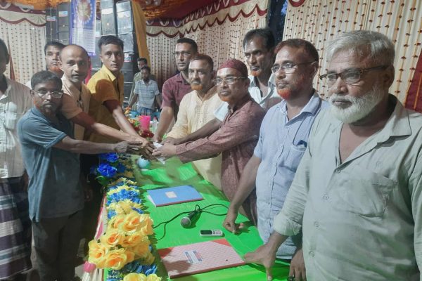 শেরপুরে বিশালপুর ইউনিয়ন বিএনপি নেতা মজিবরের পূজা মন্ডপ পরিদর্শন অনুদান প্রদান।